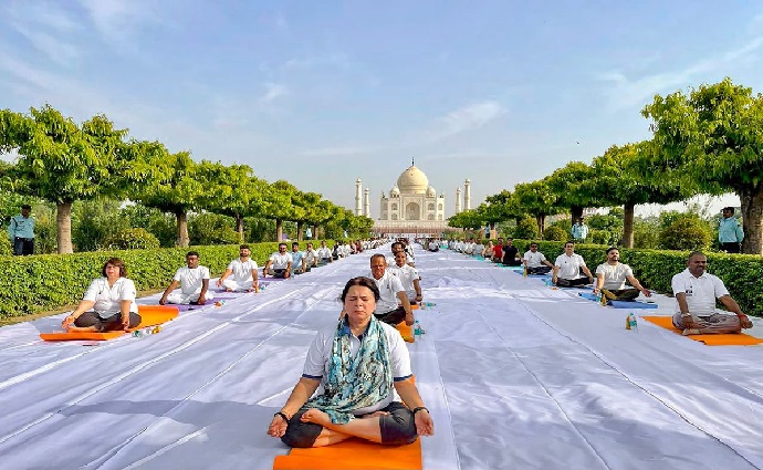 2-hours-yoga-session-near-taj-mahal