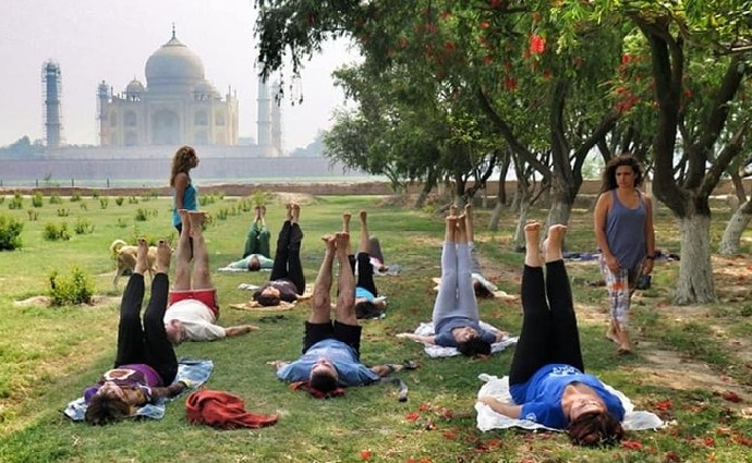 2-hours-yoga-session-overlooking-the-taj-mahal