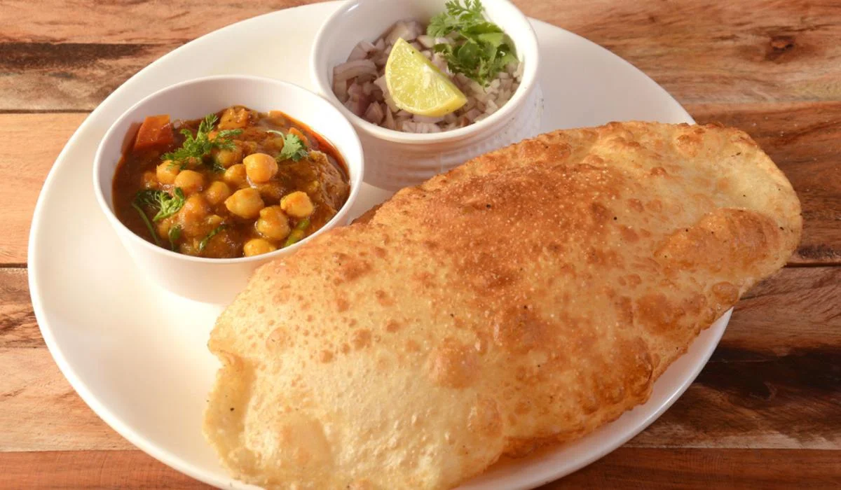 agra-sadar-bazar-chole-bhature