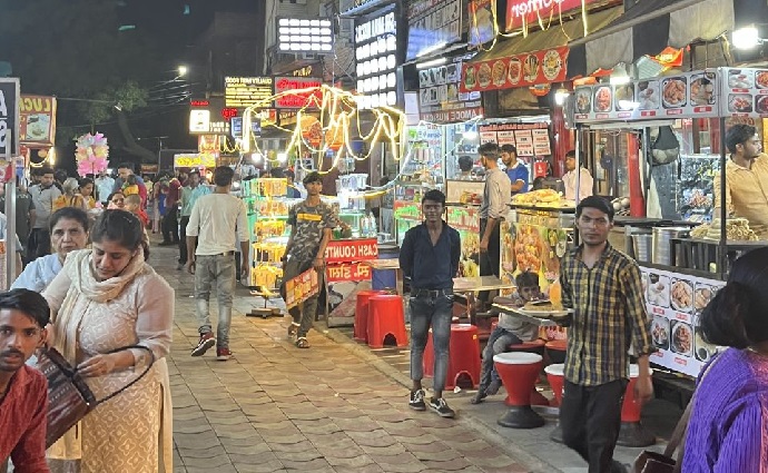 agra-streets-food-tour-with-sadar-bazar-walk